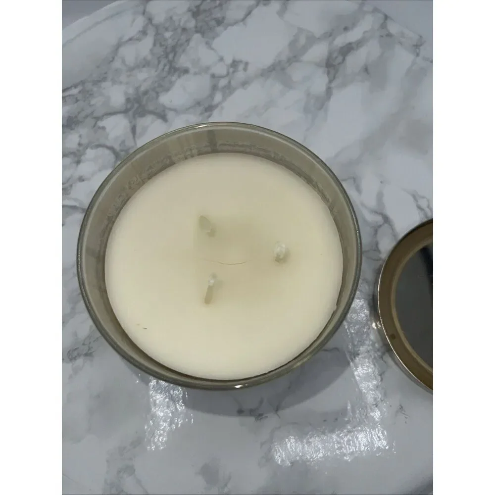 BATH & BODY WORKS THE WHITE BARN Cinnamon Sugared Pecans 3 Wick 45 Hour Candle - Picture 3 of 4